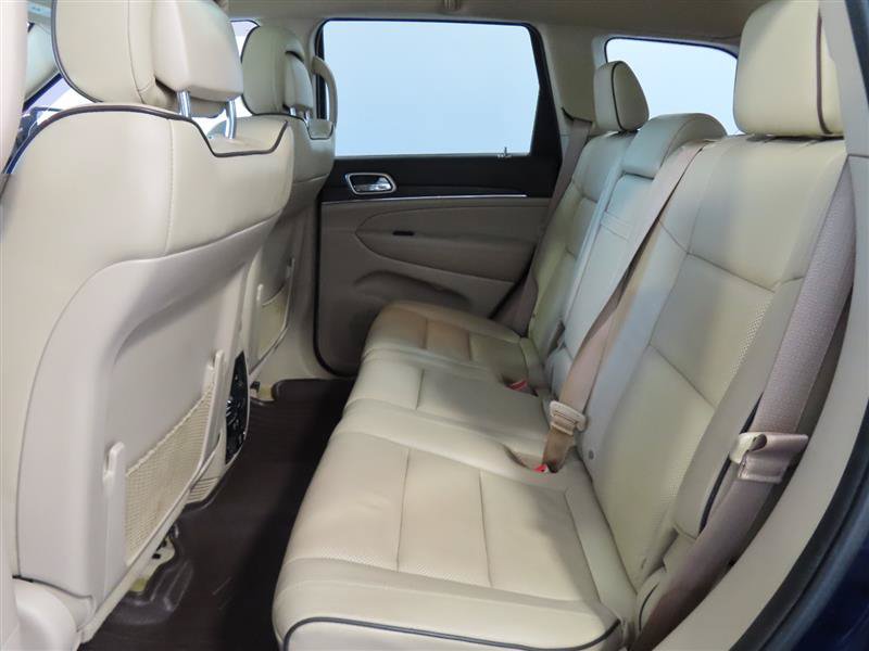 Used 2017 Jeep Grand Cherokee Overland AWD/4WD image 34