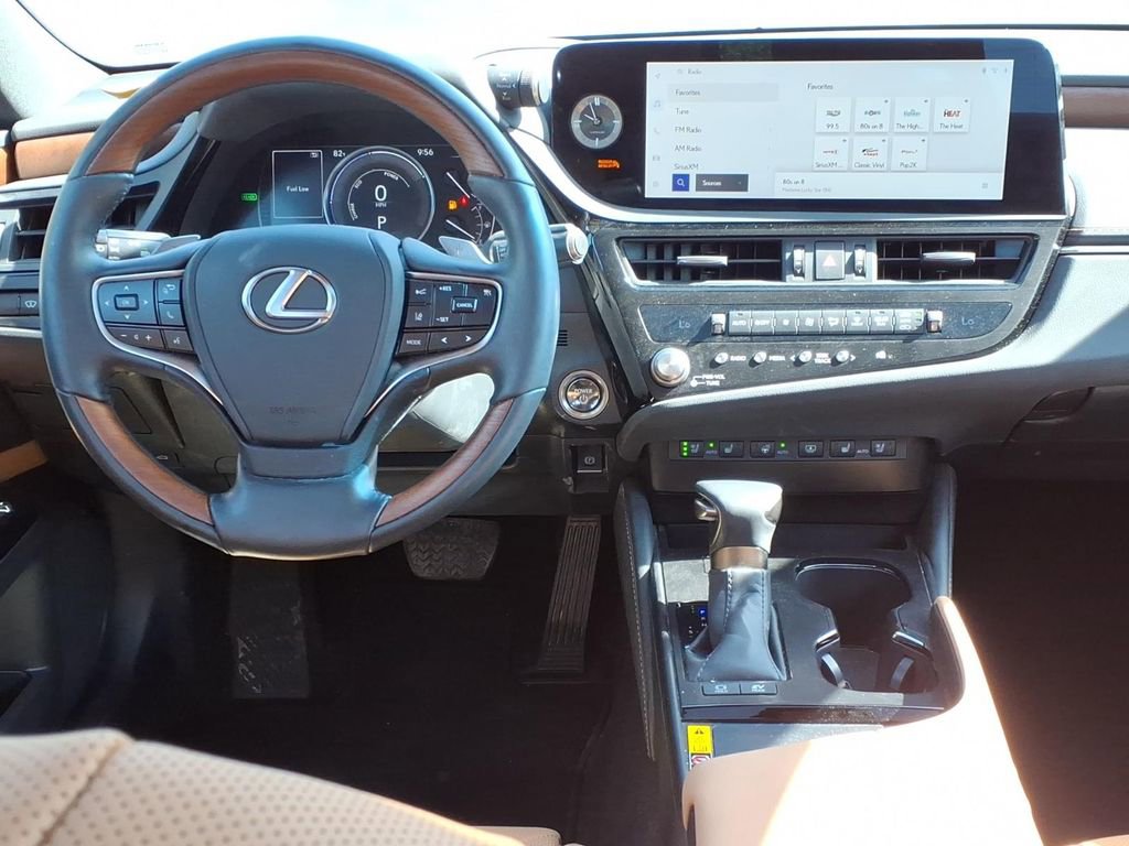 Used 2025 Lexus ES 300h Ultra Luxury w/ Accessory Package (Z2) image 10