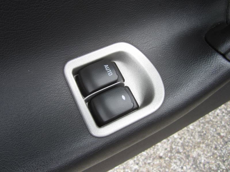 Used 2006 Pontiac Solstice Convertible w/ Premium Package image 24