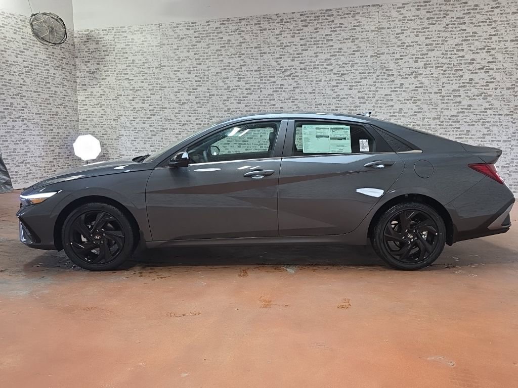 New 2026 Hyundai Elantra SEL Sport FWD image 4