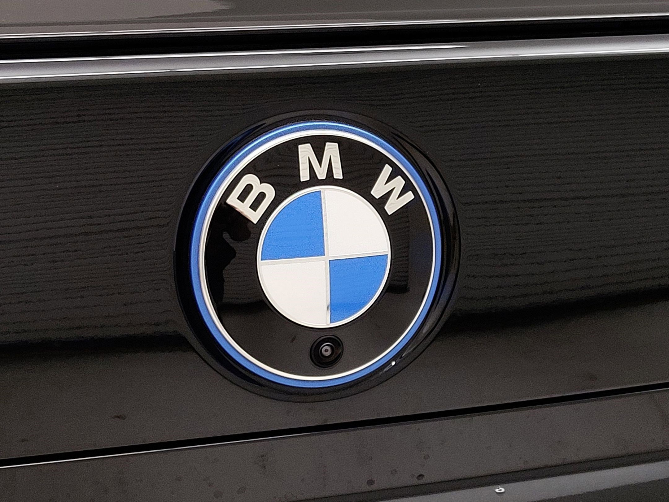 New 2026 BMW 750e xDrive image 9