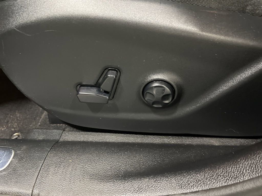 Used 2019 Jeep Cherokee Limited image 14