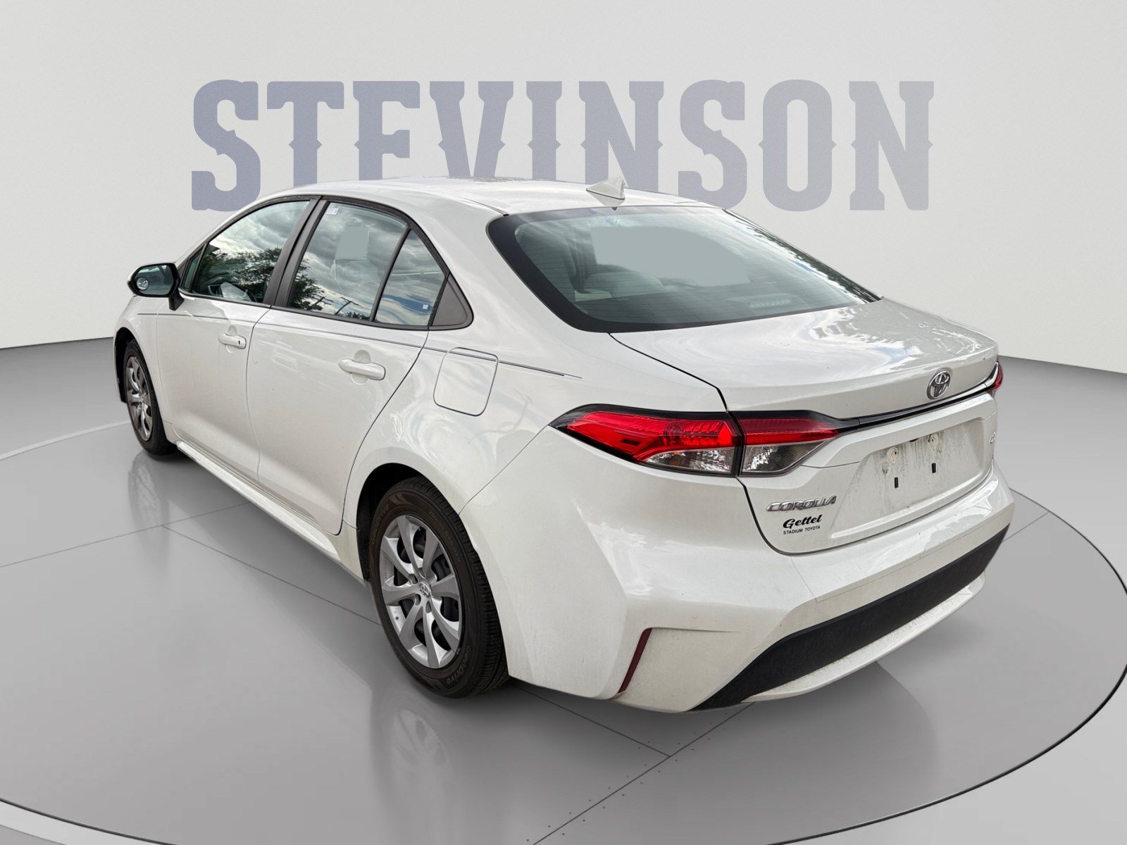 Used 2021 Toyota Corolla LE FWD image 3