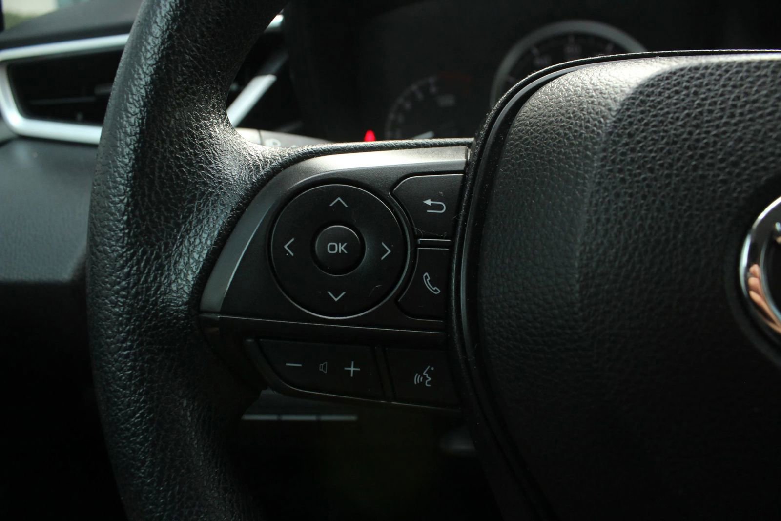 Used 2021 Toyota Corolla LE image 26