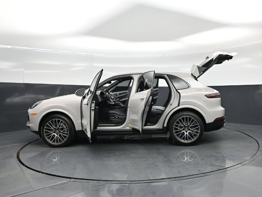 Used 2021 Porsche Cayenne AWD/4WD image 32