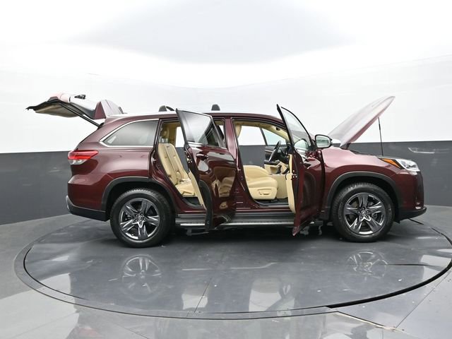 Used 2019 Toyota Highlander Limited Platinum FWD image 32