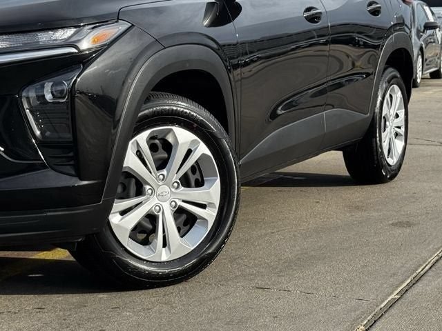 Used 2025 Chevrolet Trax LS FWD image 11