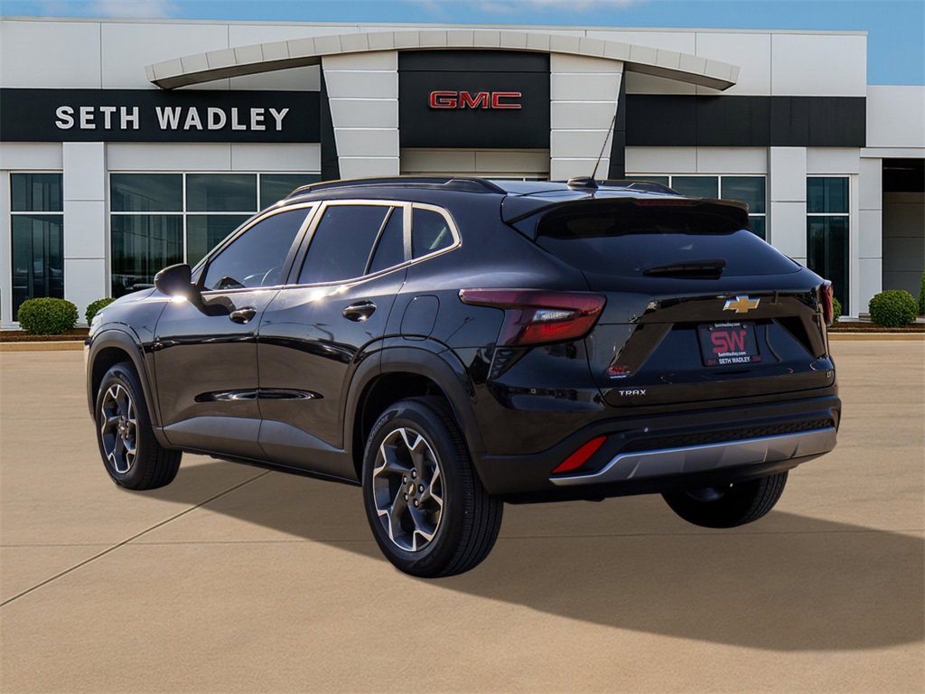 Used 2024 Chevrolet Trax LT w/ Driver Confidence Package image 5