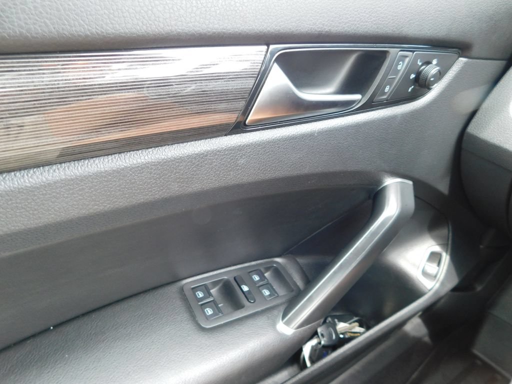Used 2021 Volkswagen Passat 2.0T R-Line FWD image 23
