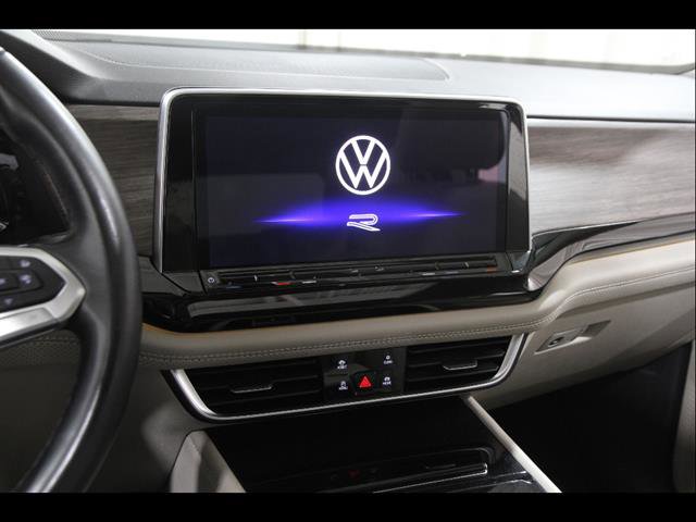 Certified 2024 Volkswagen Atlas SEL Premium R-Line image 9