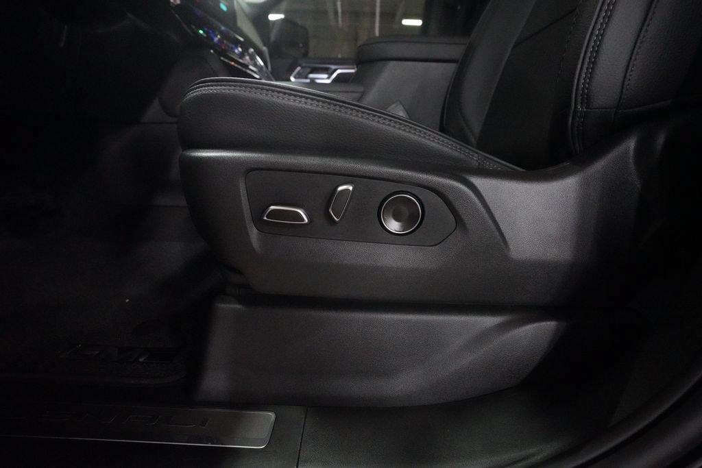 Used 2026 GMC Sierra 3500 Denali AWD/4WD image 28