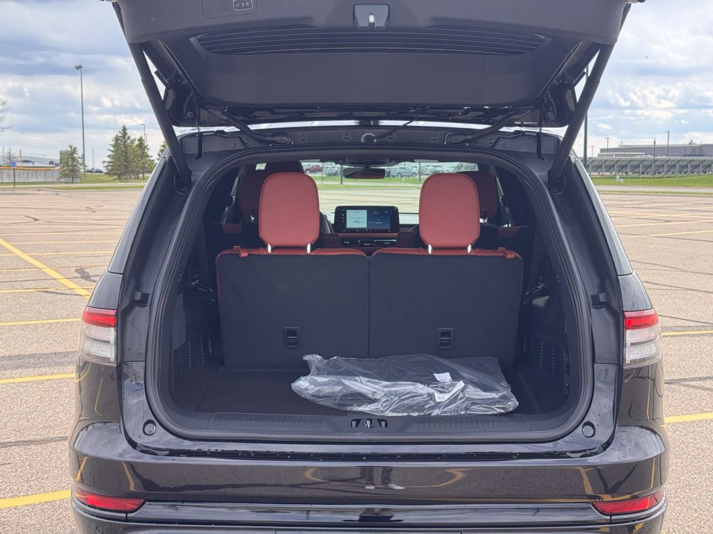 New 2026 Lincoln Aviator Reserve w/ Jet Appearance Package AWD/4WD image 34