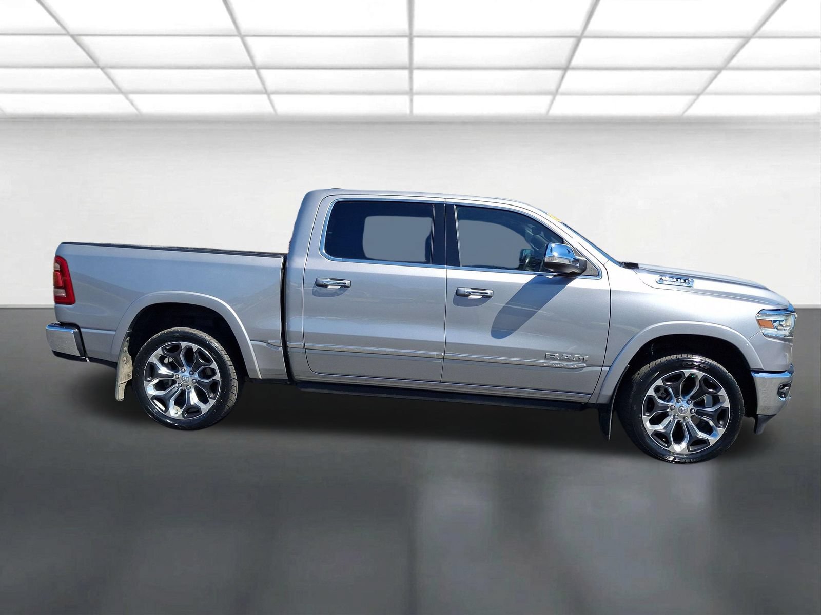 Used 2022 RAM 1500 Limited AWD/4WD image 2