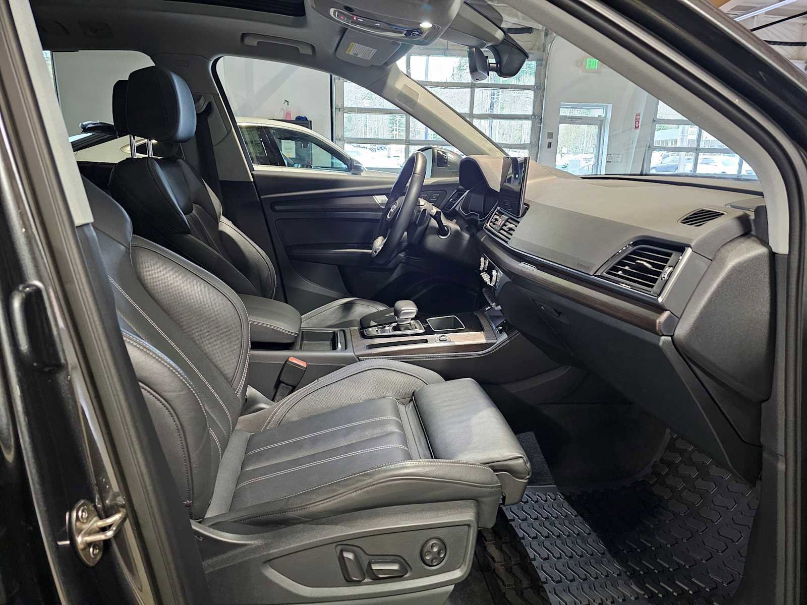 Used 2022 Audi Q5 e Premium Plus w/ Premium Plus Package image 10