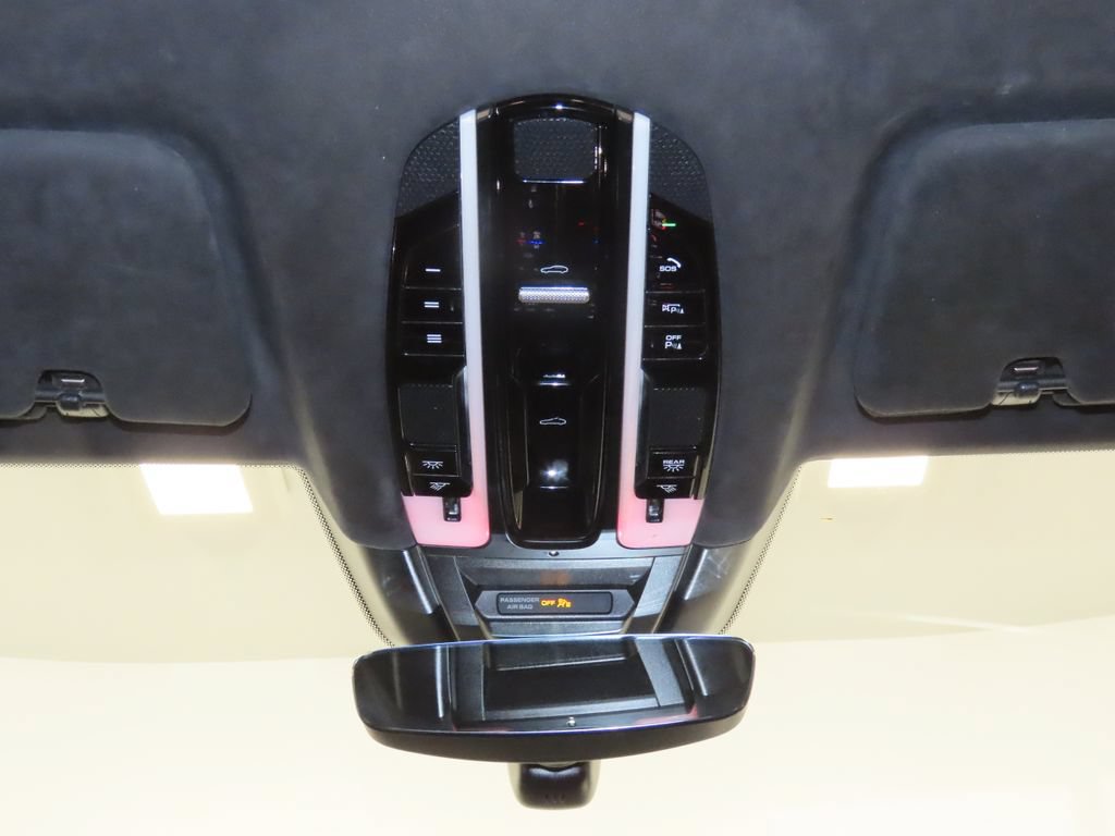 Certified 2023 Porsche Cayenne Turbo S AWD/4WD image 33