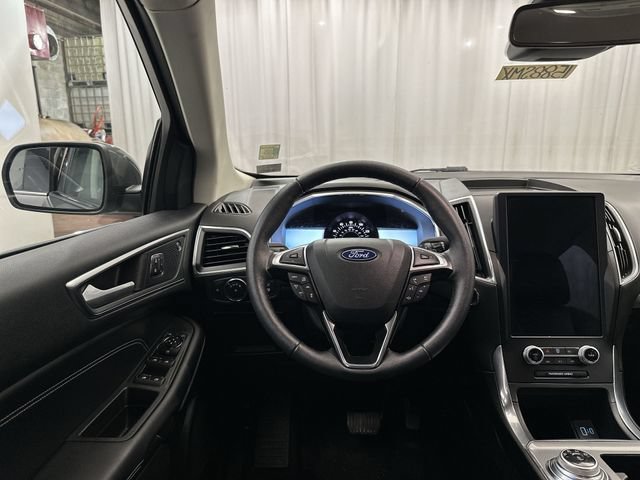 Used 2021 Ford Edge Titanium w/ Class II Trailer Tow Package AWD/4WD image 13