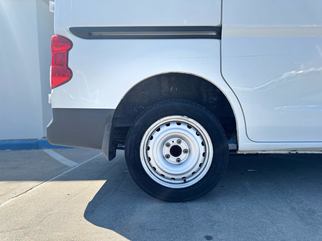 Used 2020 Nissan NV200 S FWD image 24