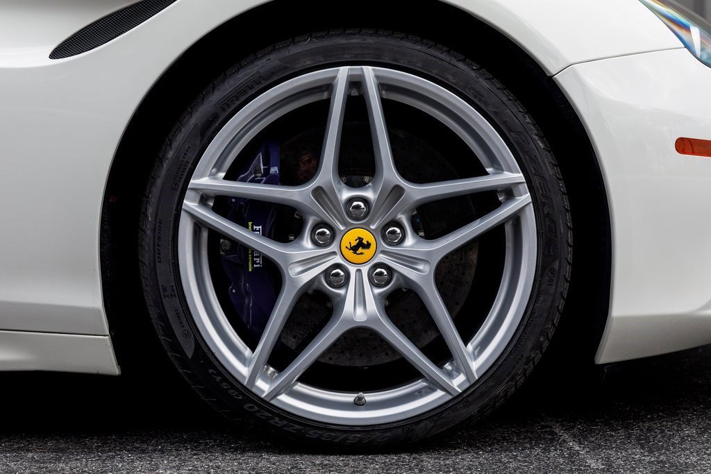 Used 2016 Ferrari California T image 17