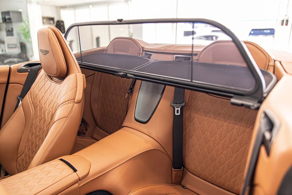 Used 2025 Aston Martin DB12 Convertible image 23