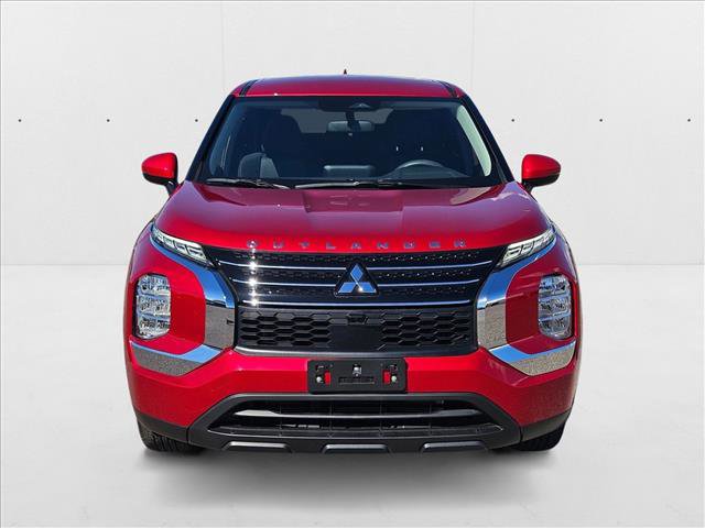 Used 2024 Mitsubishi Outlander ES image 2