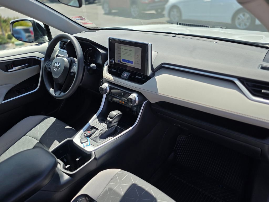 Used 2024 Toyota RAV4 XLE FWD image 9