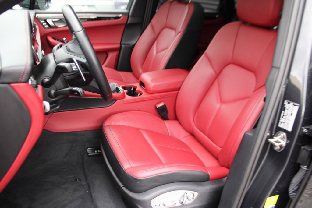 Used 2025 Porsche Macan image 5