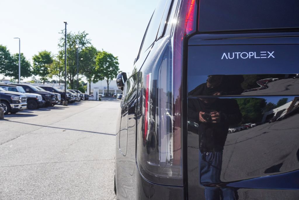 Used 2024 Cadillac Escalade V AWD/4WD image 47