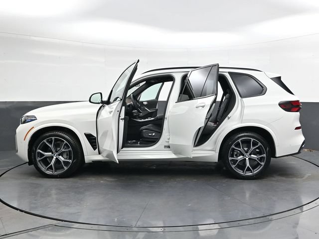 Used 2026 BMW X5 xDrive40i w/ M Sport Package AWD/4WD image 36