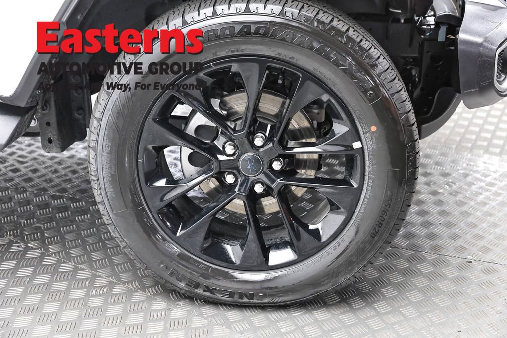 Used 2025 Jeep Wrangler Unlimited Sahara AWD/4WD image 28