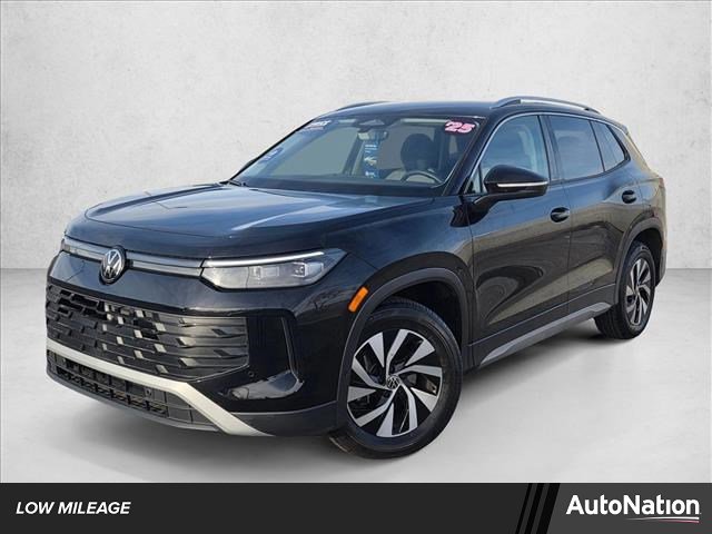 Used 2025 Volkswagen Tiguan S image 1