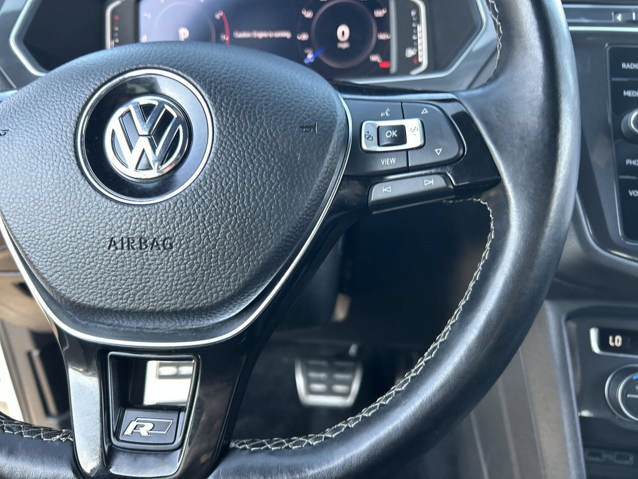 Used 2020 Volkswagen Tiguan SEL Premium R-Line w/ 3rd Row Seat Package AWD/4WD image 22