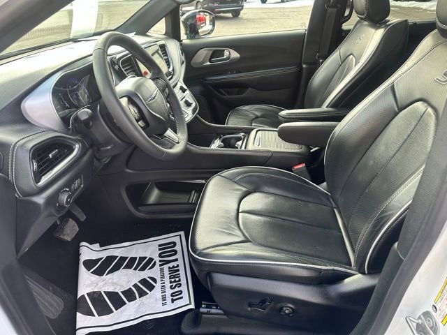 Used 2025 Chrysler Pacifica Limited FWD image 24