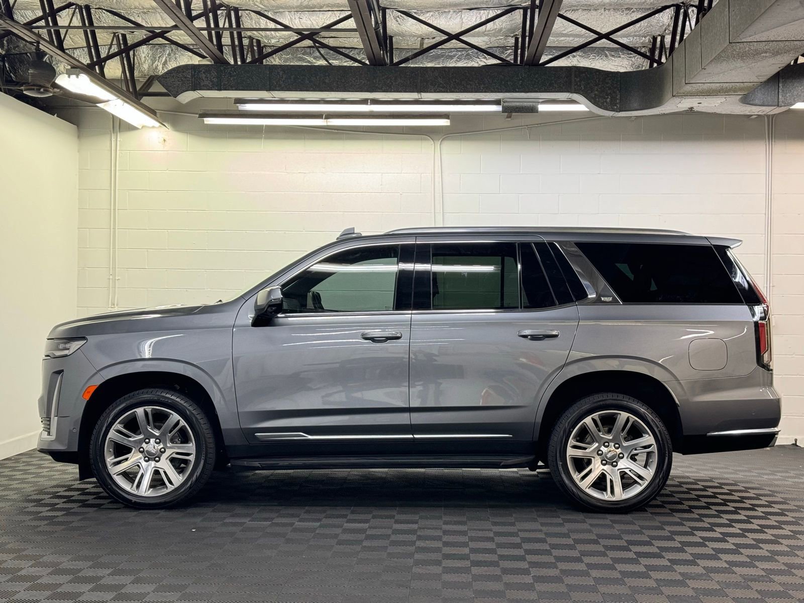 Used 2021 Cadillac Escalade Premium Luxury image 3