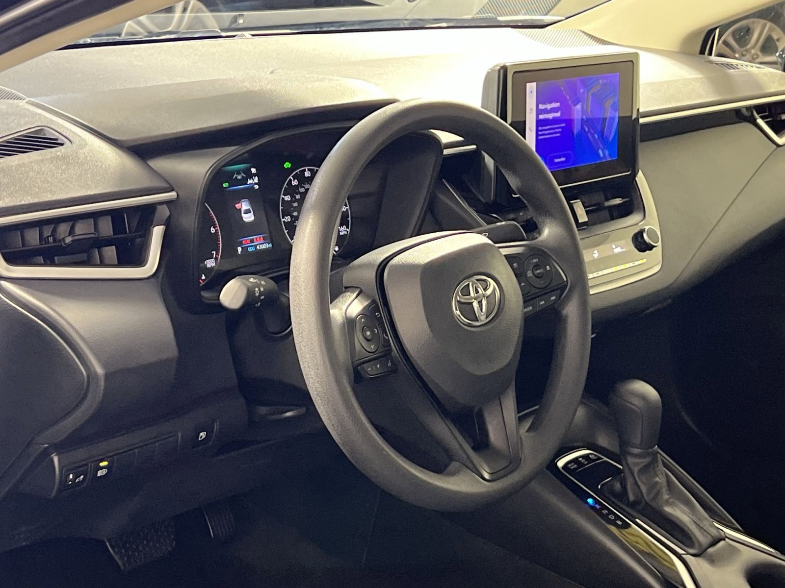 Used 2025 Toyota Corolla LE image 14