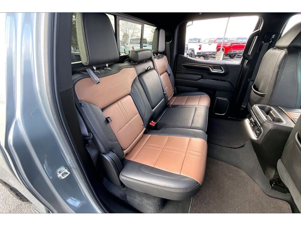 Used 2024 Chevrolet Silverado 1500 High Country w/ Technology Package AWD/4WD image 28
