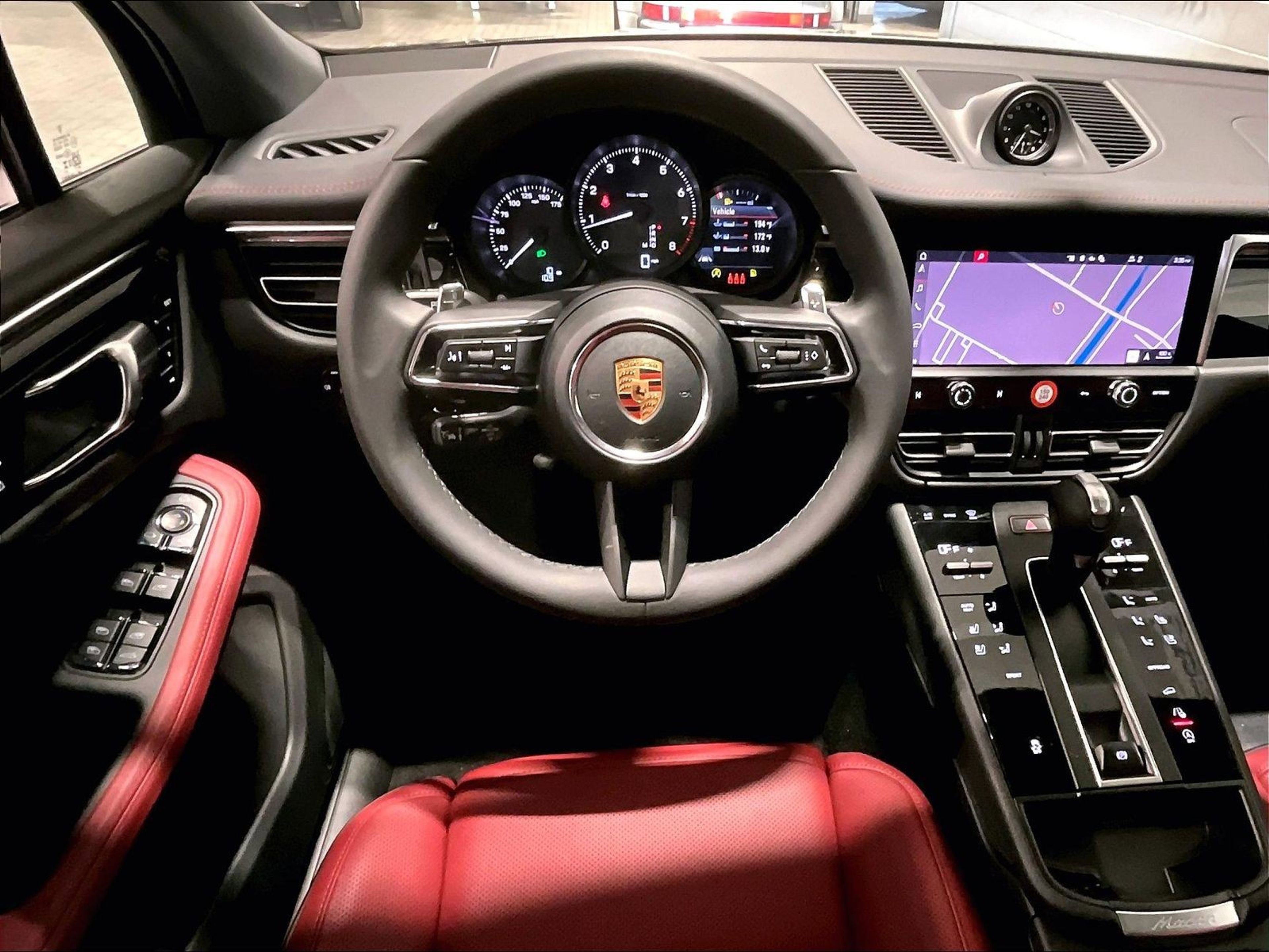 New 2026 Porsche Macan image 18