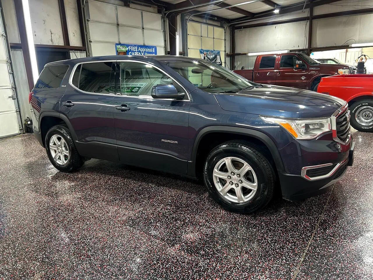 Used 2019 GMC Acadia SLE FWD image 1