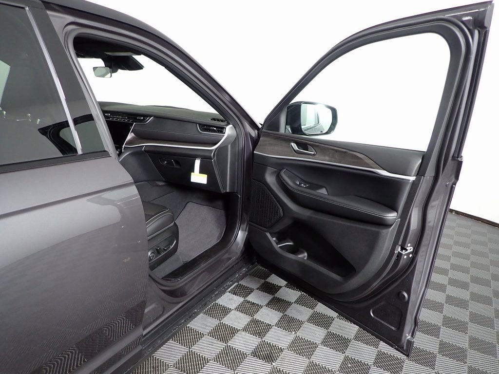 New 2025 Jeep Grand Cherokee Limited image 35