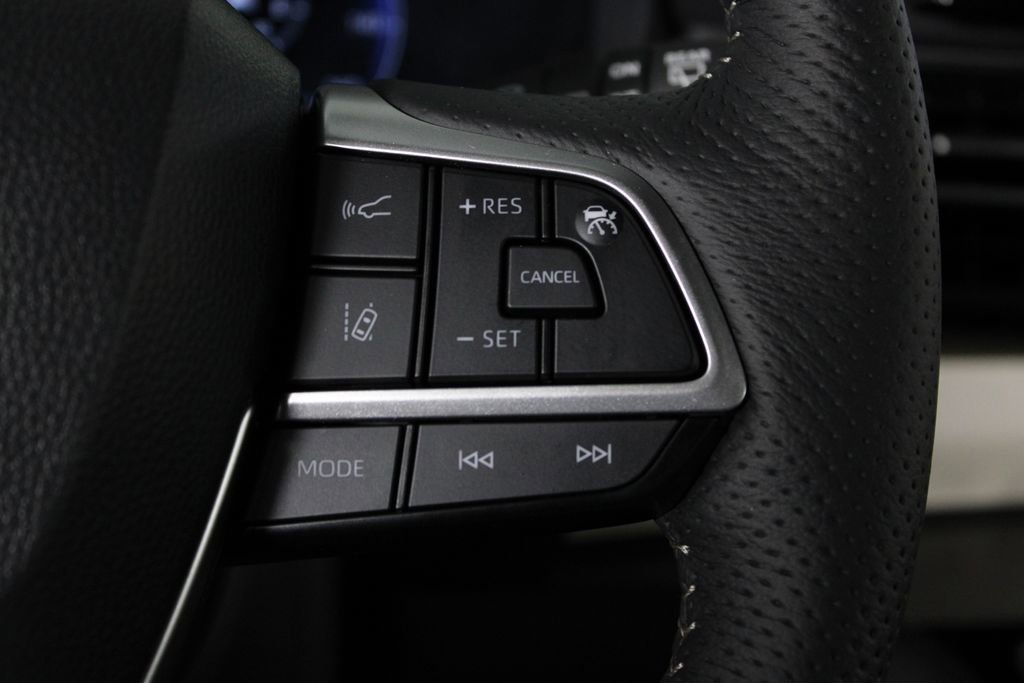 Used 2025 Toyota Sienna Platinum image 29