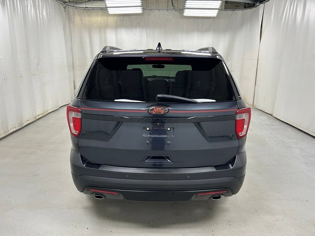 Used 2017 Ford Explorer XLT w/ Equipment Group 202A AWD/4WD image 6