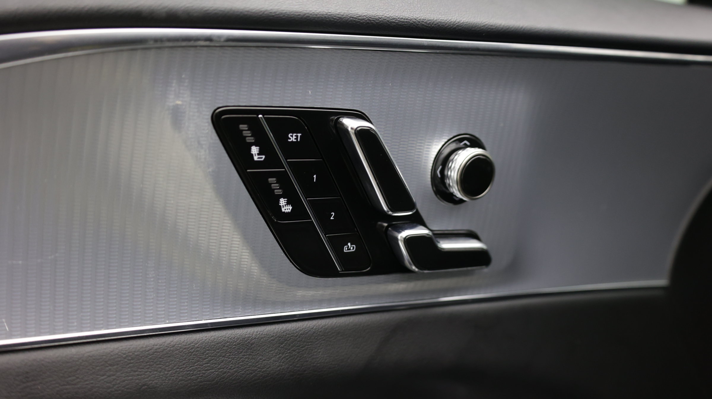Used 2024 Cadillac Lyriq Tech RWD image 13