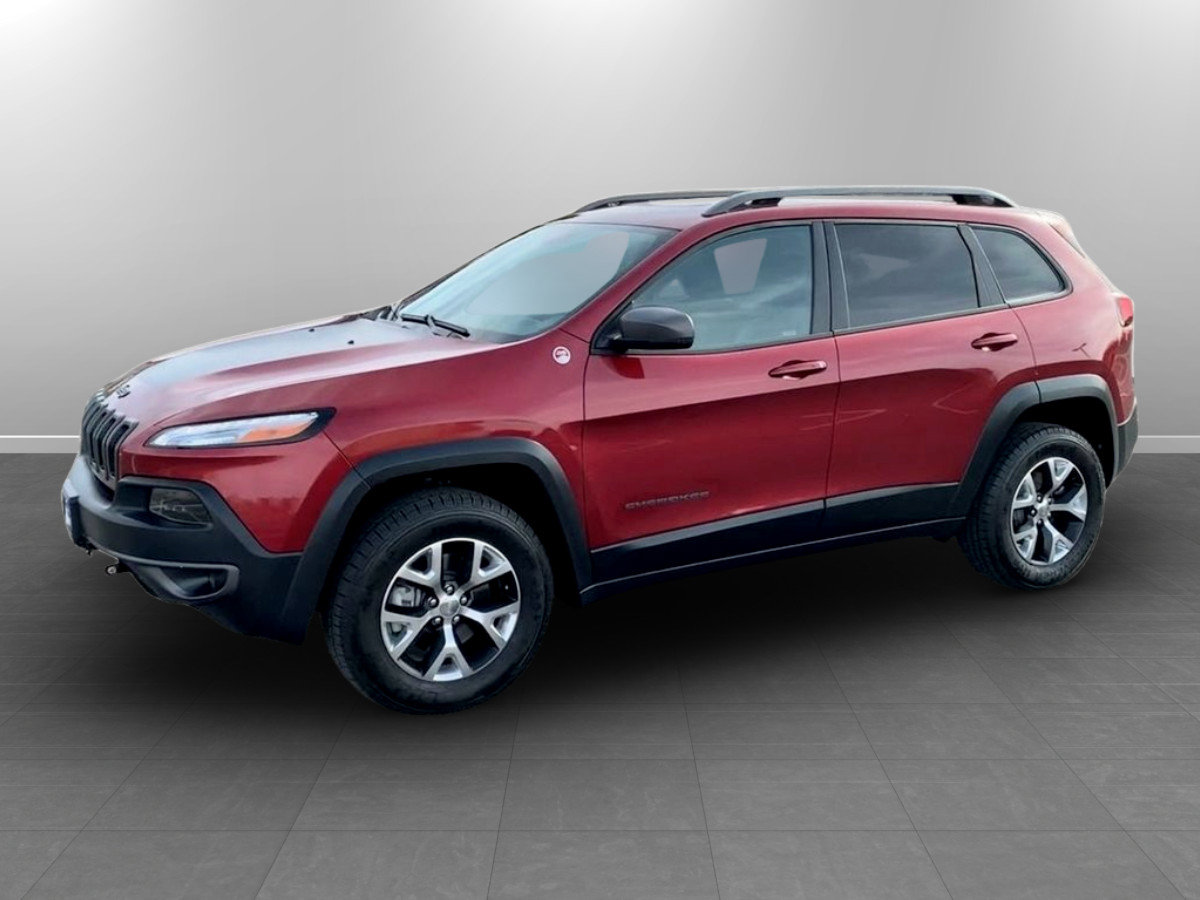 Used 2017 Jeep Cherokee Trailhawk w/ Comfort/Convenience Group AWD/4WD image 2