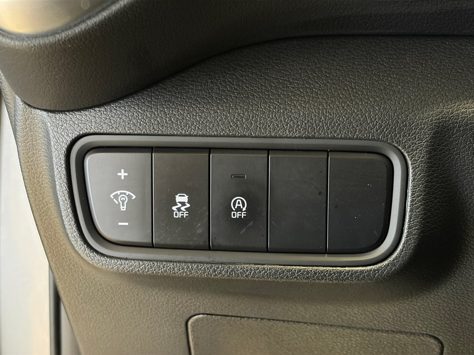 Used 2025 Kia Soul LX w/ LX Technology Package FWD image 21