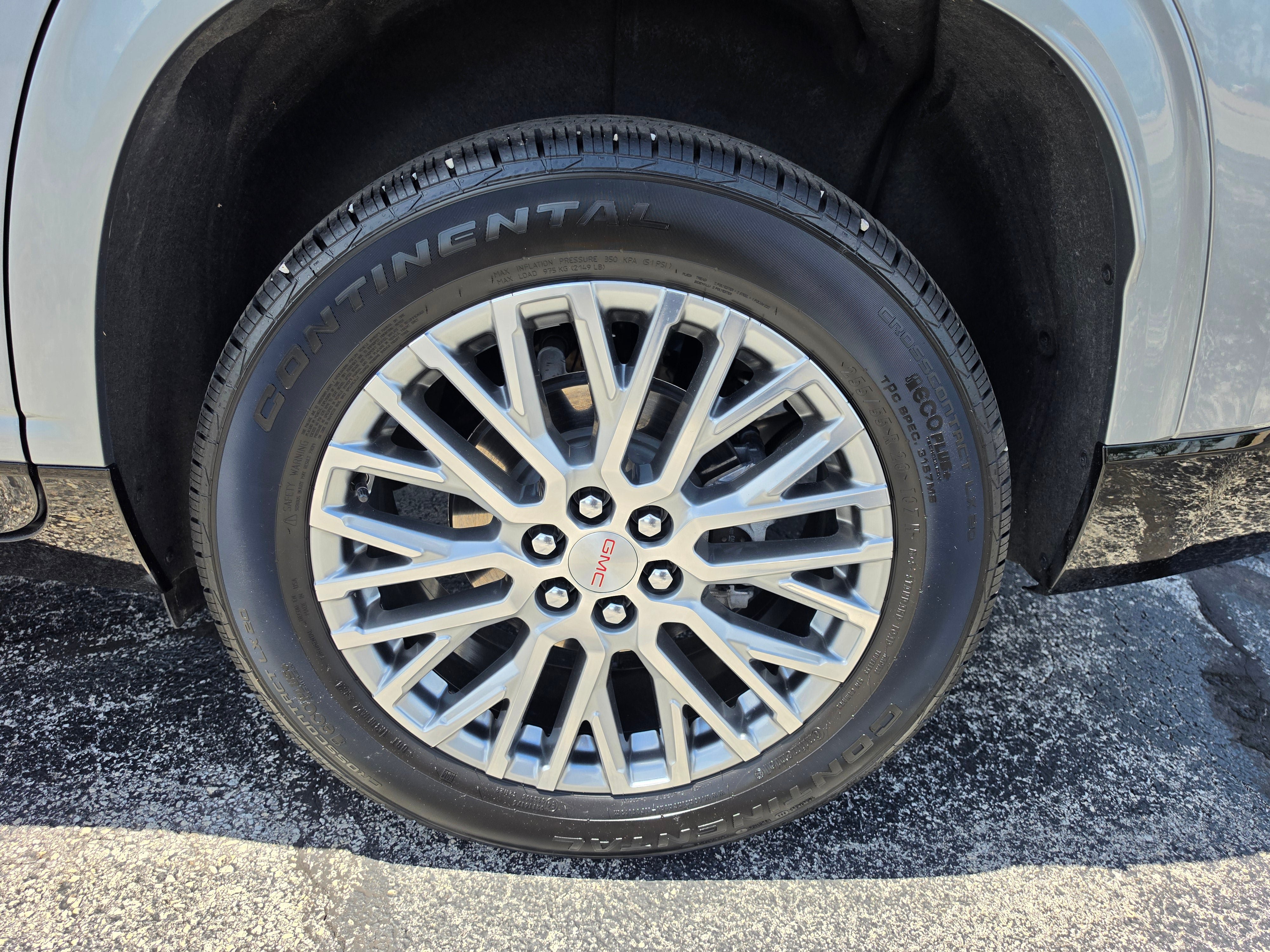 Used 2025 GMC Acadia Denali FWD image 16