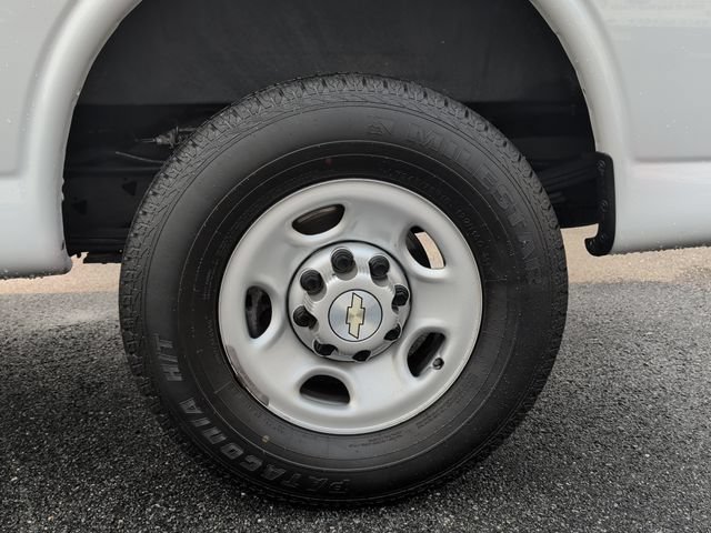 Used 2021 Chevrolet Express 2500 RWD image 27