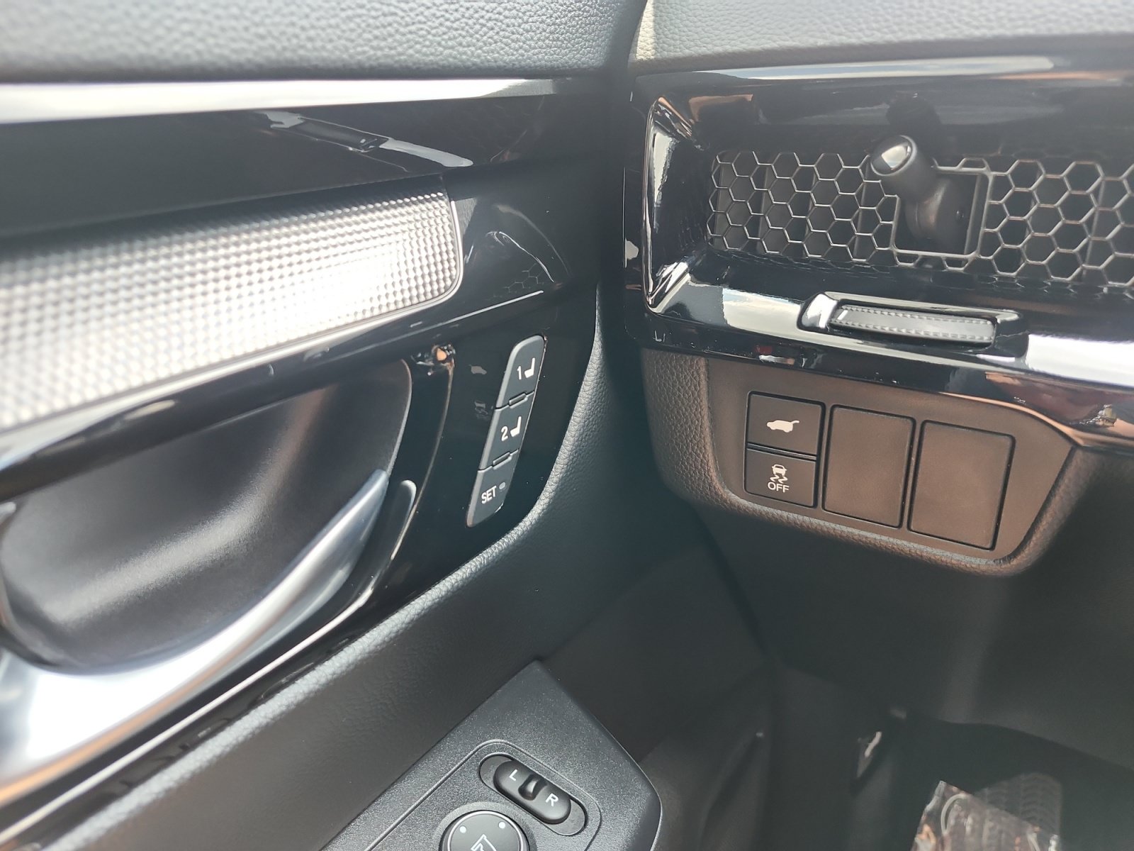 Used 2024 Honda CR-V Sport Touring image 17