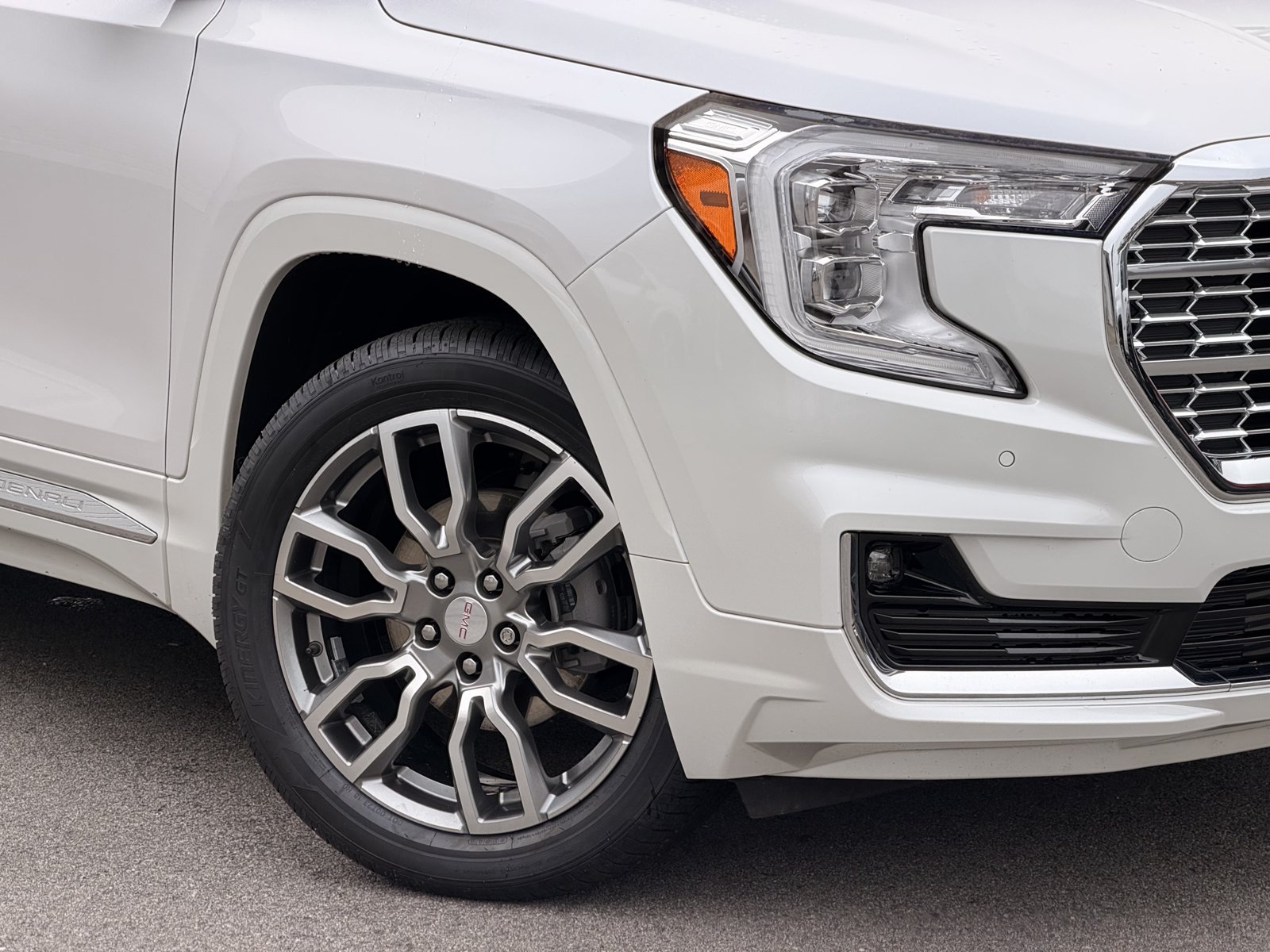 Used 2022 GMC Terrain Denali AWD/4WD image 3