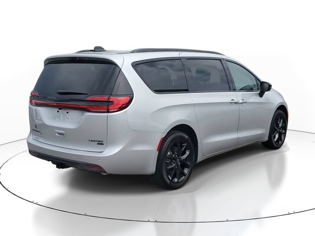 New 2026 Chrysler Pacifica Limited w/ S Appearance Package AWD/4WD image 4