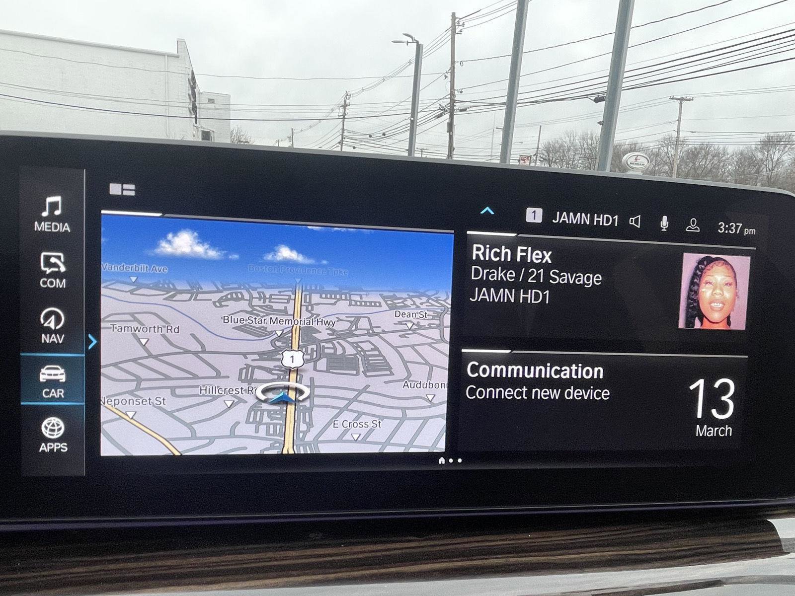 Used 2023 BMW 530e xDrive w/ Premium Package image 18