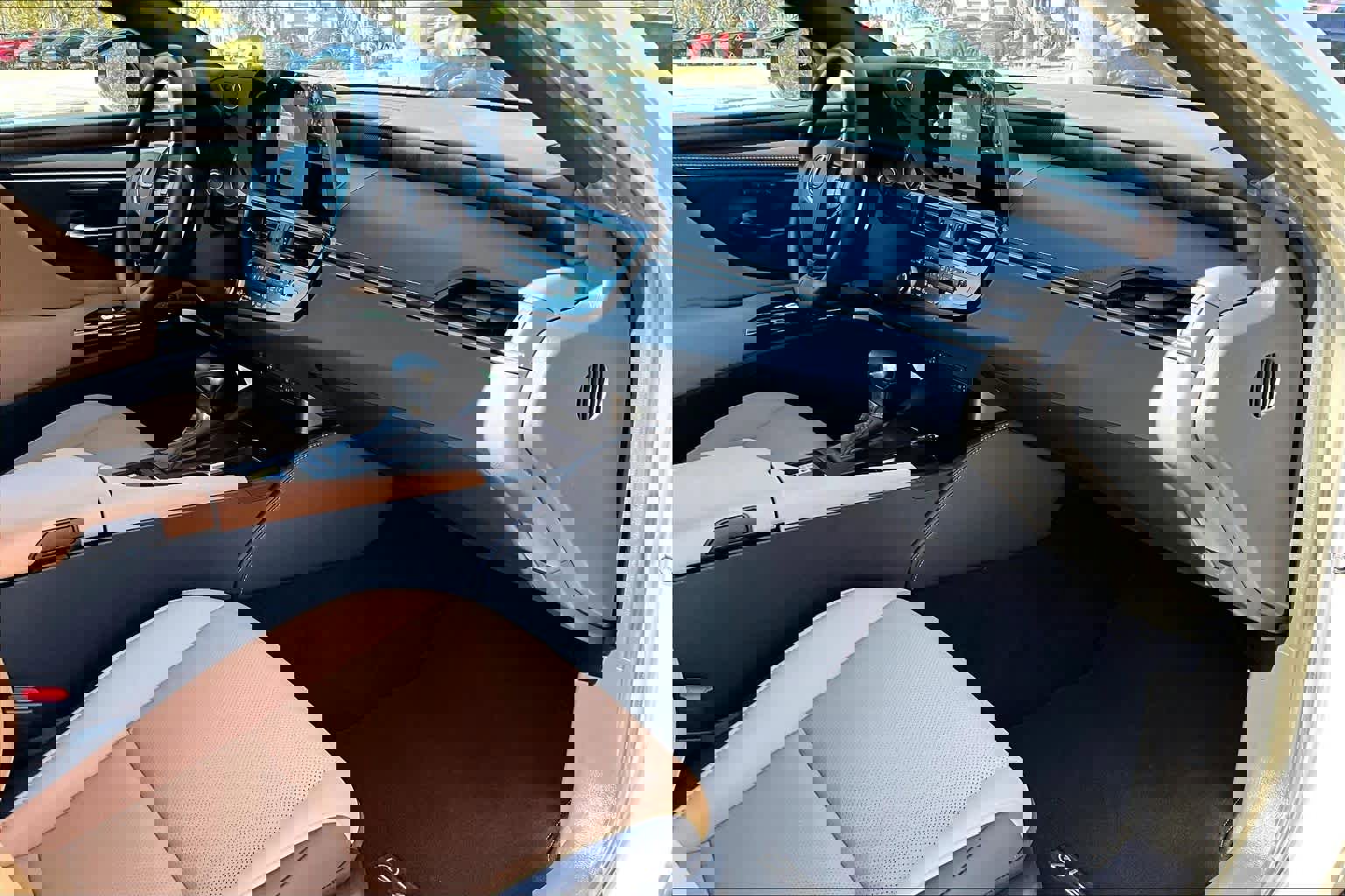 Used 2025 Lexus ES 350 w/ Premium Package image 19